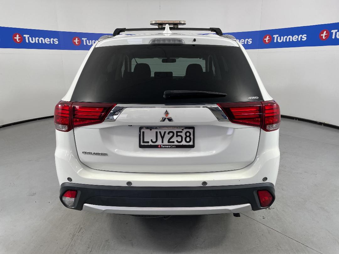 Photo '6' of Mitsubishi Outlander