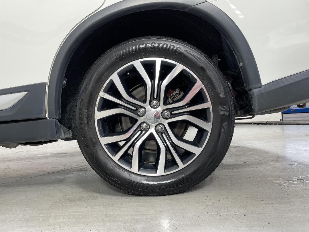 Photo '11' of Mitsubishi Outlander