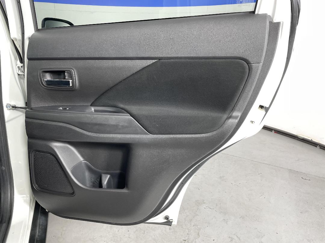 Photo '19' of Mitsubishi Outlander