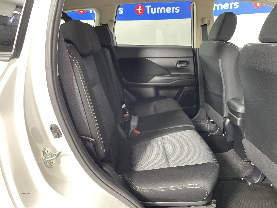 Photo '20' of Mitsubishi Outlander