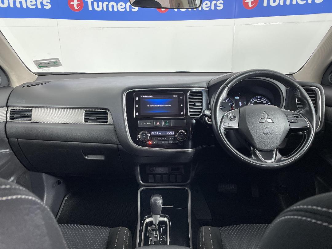 Photo '17' of Mitsubishi Outlander