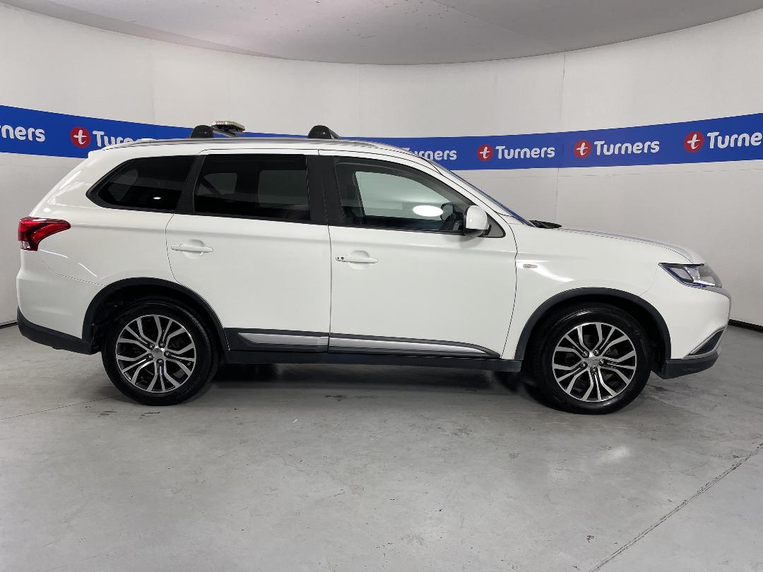 Photo '24' of Mitsubishi Outlander