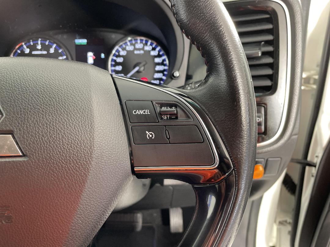 Photo '32' of Mitsubishi Outlander