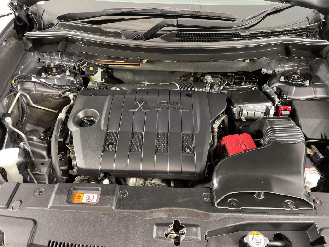 Photo '13' of Mitsubishi Outlander