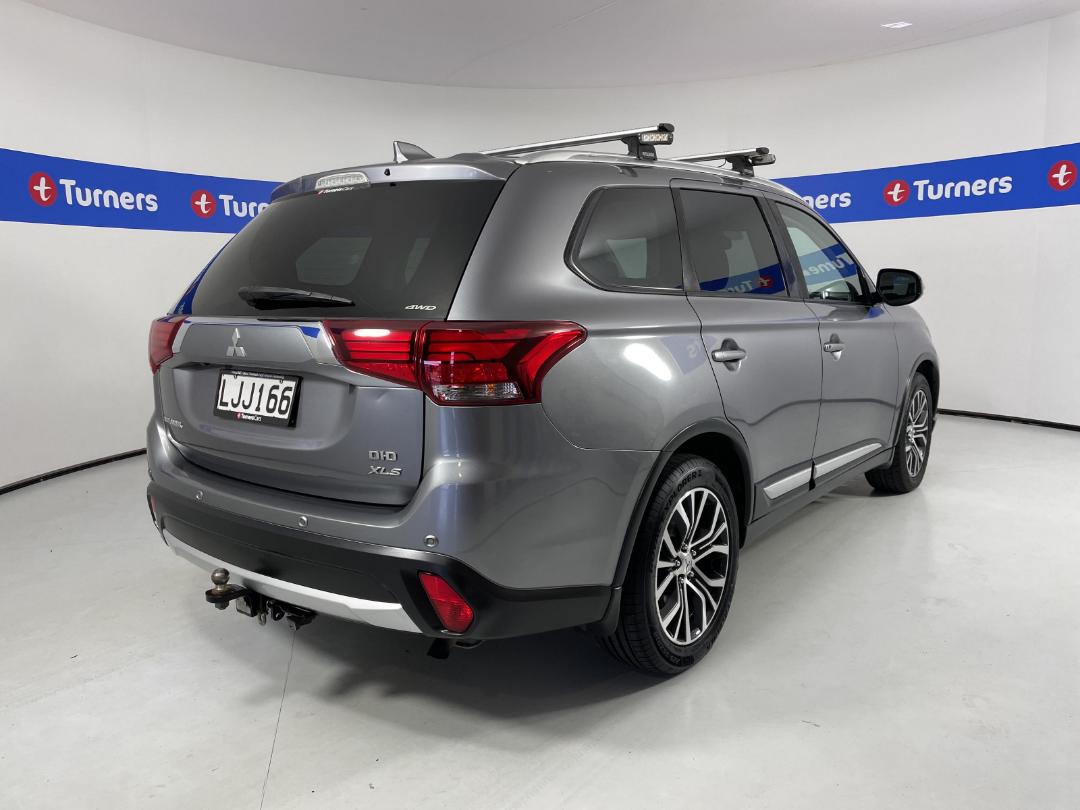 Photo '7' of Mitsubishi Outlander
