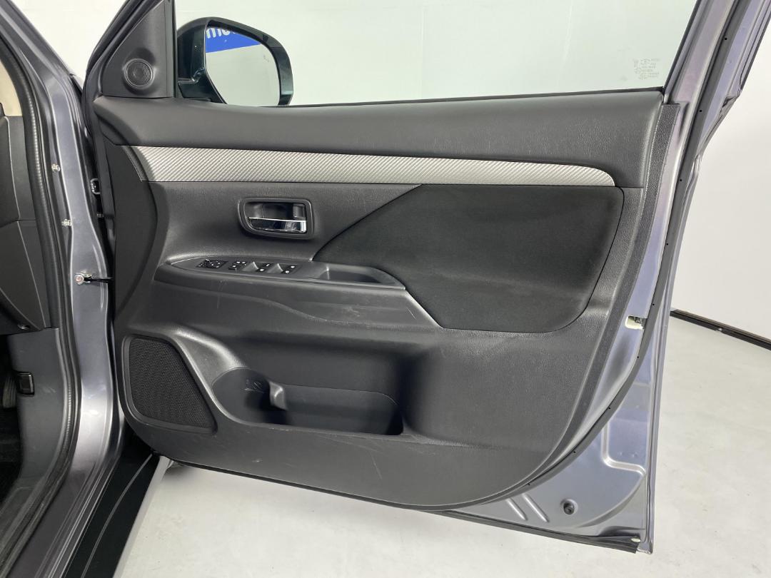 Photo '15' of Mitsubishi Outlander