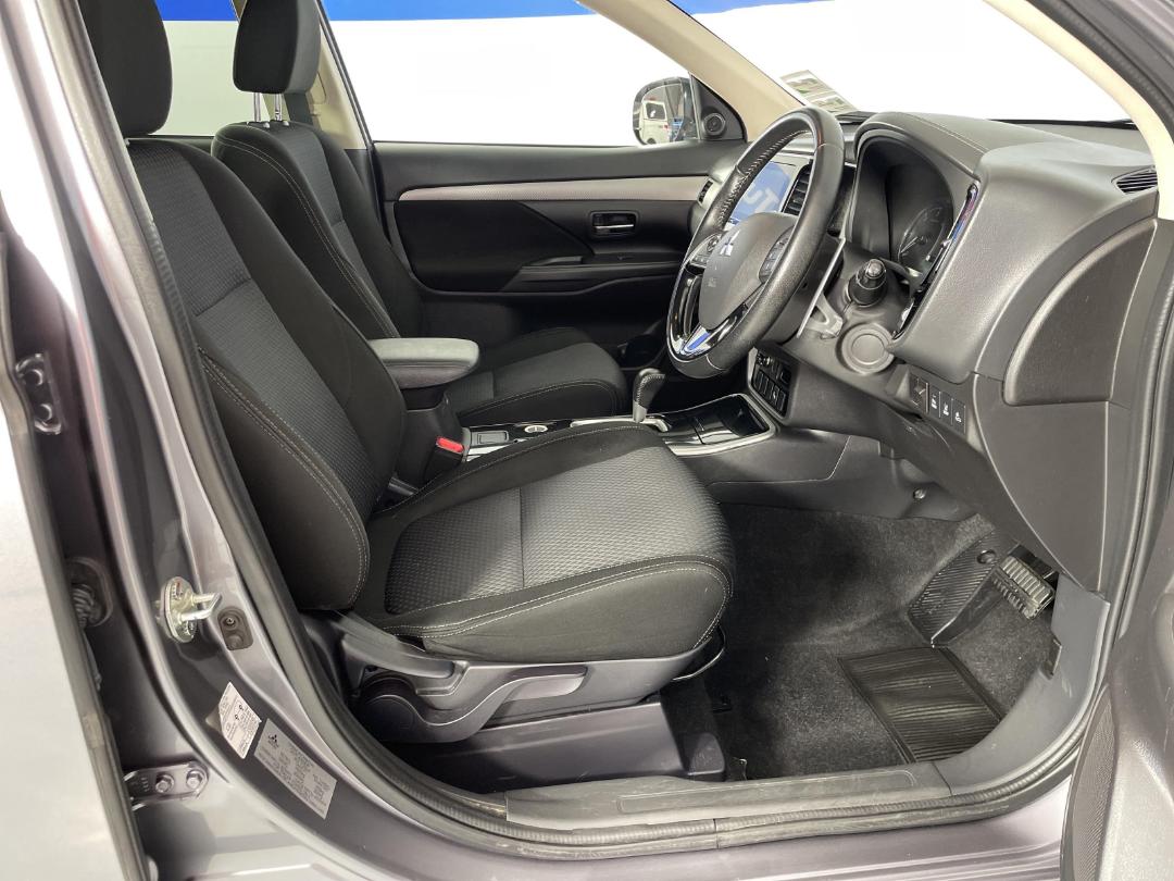 Photo '16' of Mitsubishi Outlander