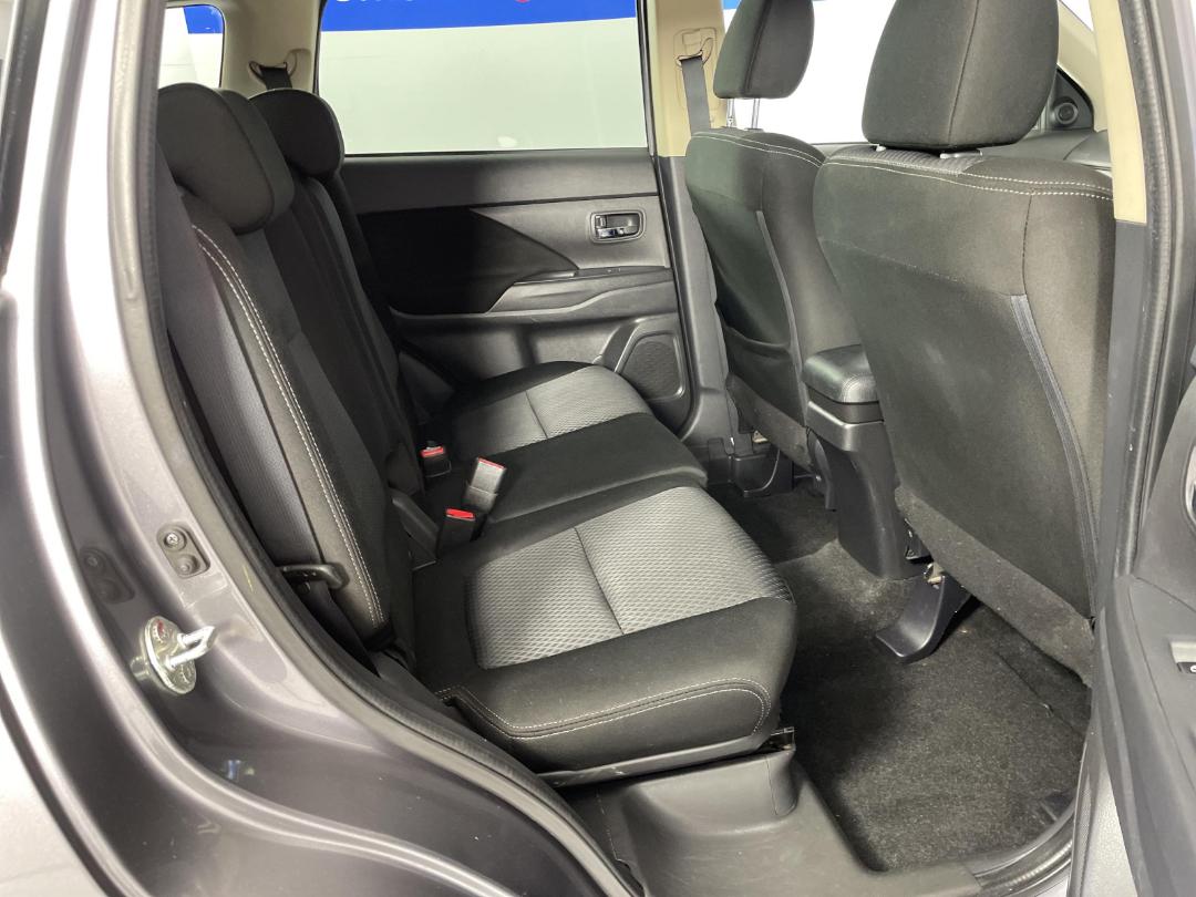 Photo '20' of Mitsubishi Outlander