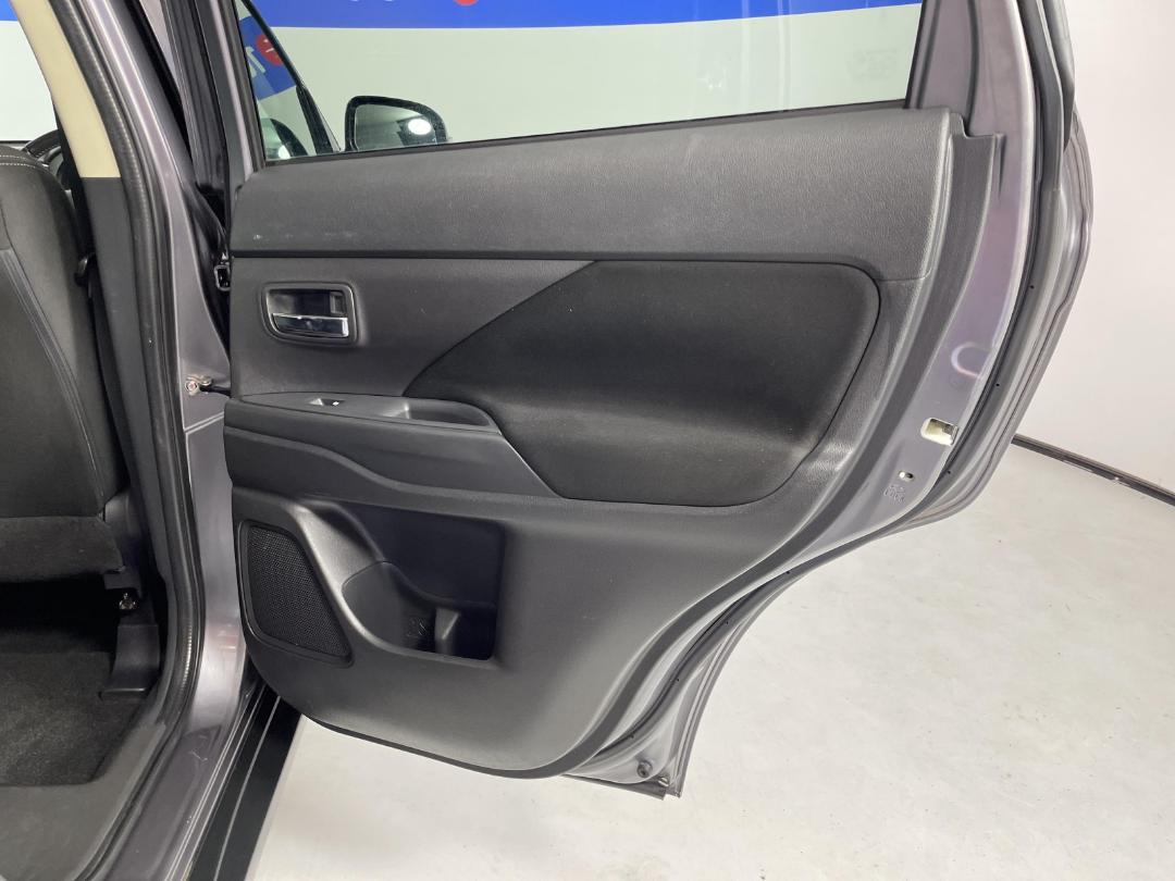 Photo '19' of Mitsubishi Outlander