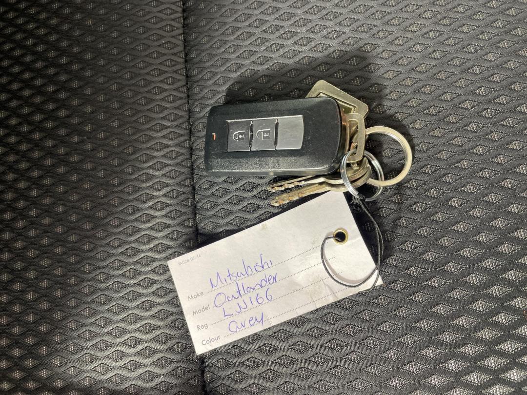 Photo '22' of Mitsubishi Outlander