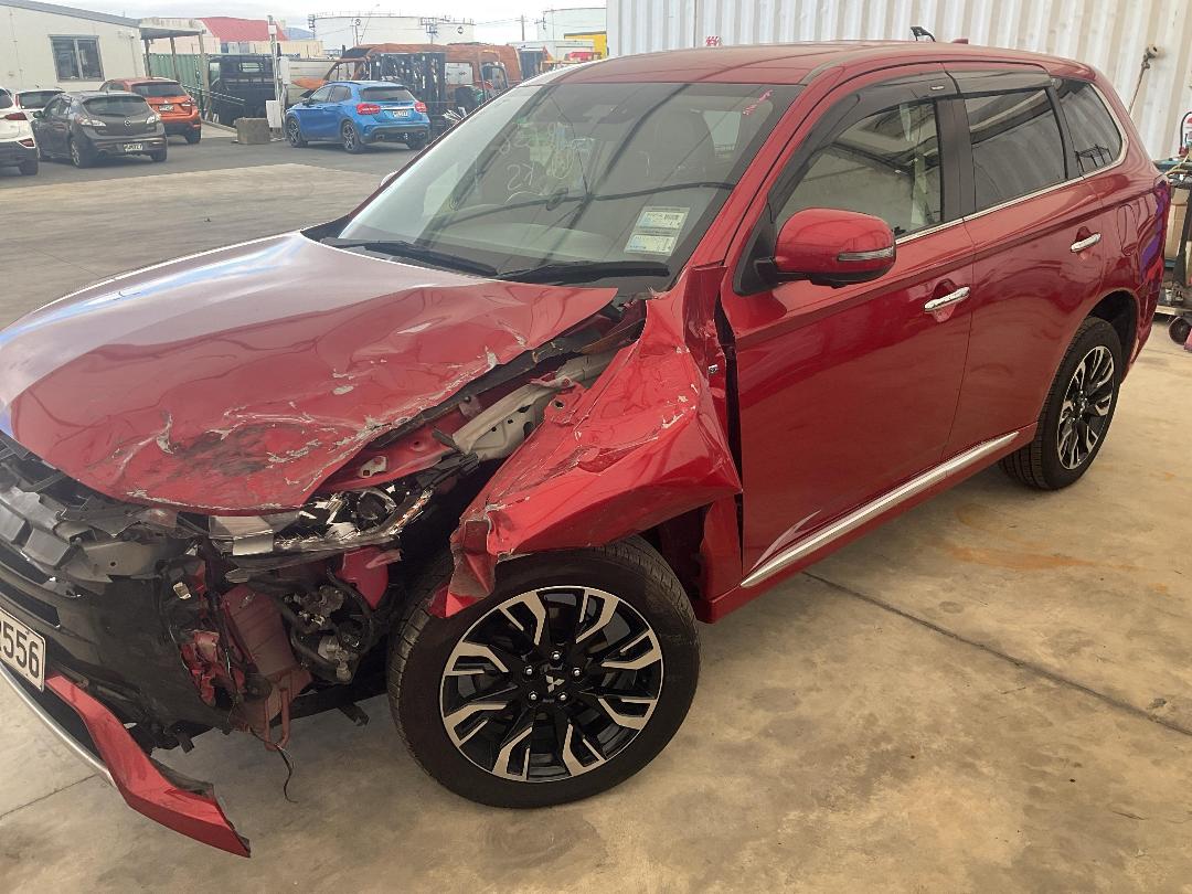 Photo '2' of Mitsubishi Outlander Phev Photo '2' of Mitsubishi Outlander Phev