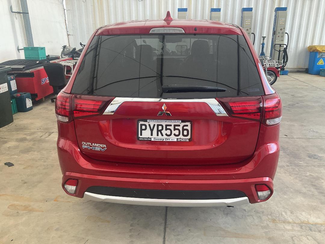 Photo '4' of Mitsubishi Outlander Phev Photo '4' of Mitsubishi Outlander Phev