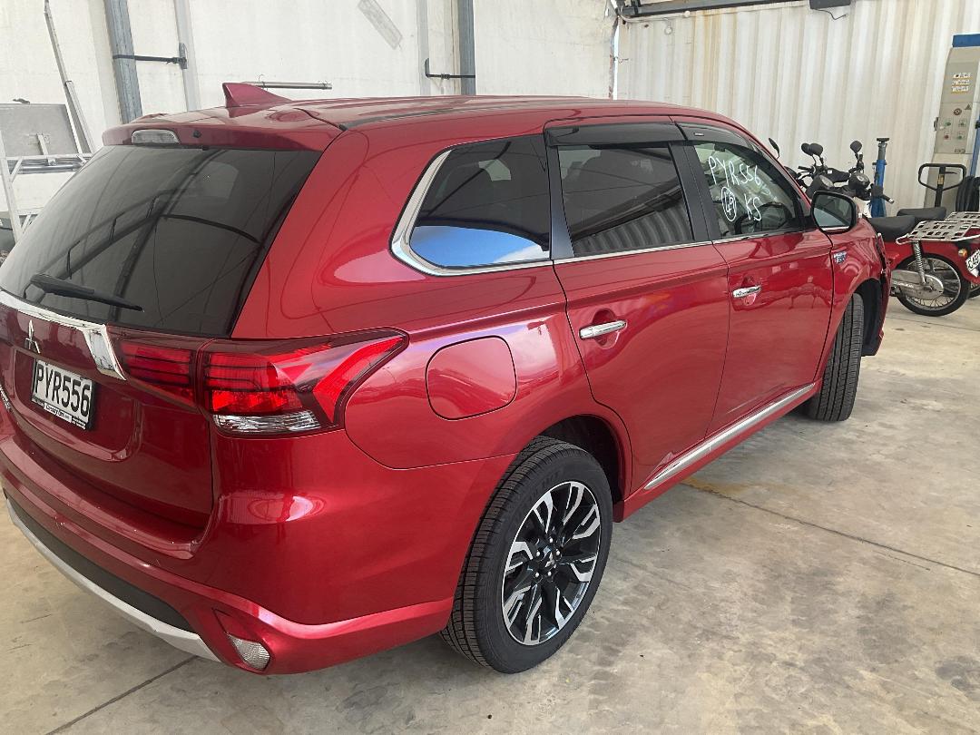 Photo '5' of Mitsubishi Outlander Phev Photo '5' of Mitsubishi Outlander Phev