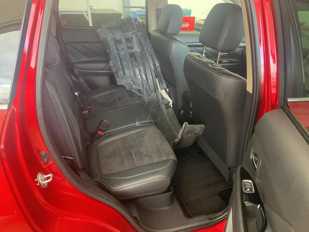 Photo '10' of Mitsubishi Outlander Phev Photo '10' of Mitsubishi Outlander Phev