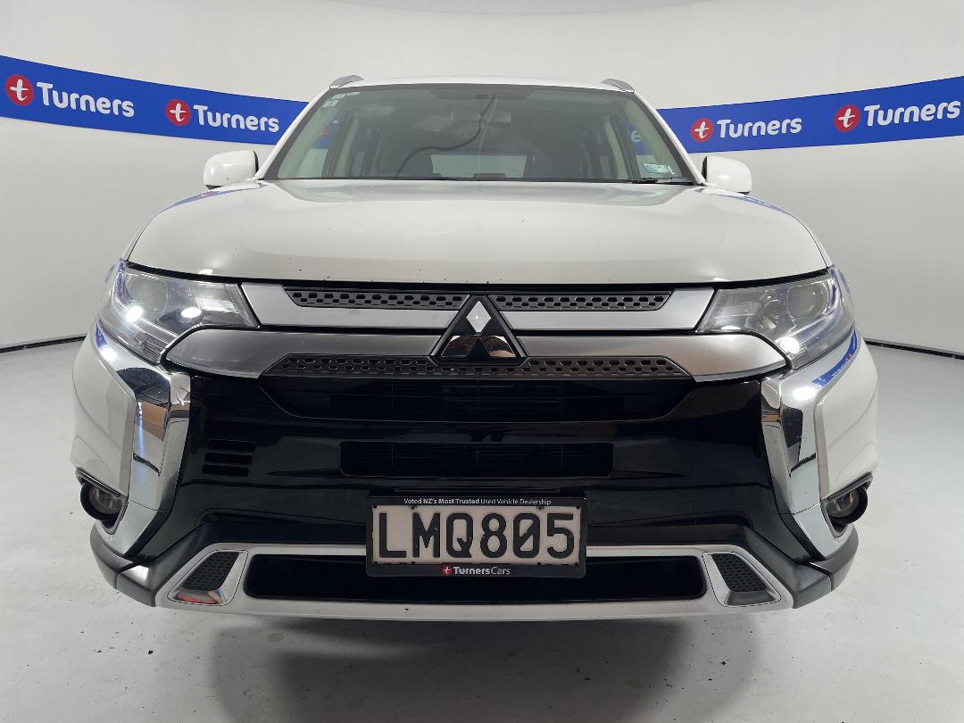 Photo '2' of Mitsubishi Outlander