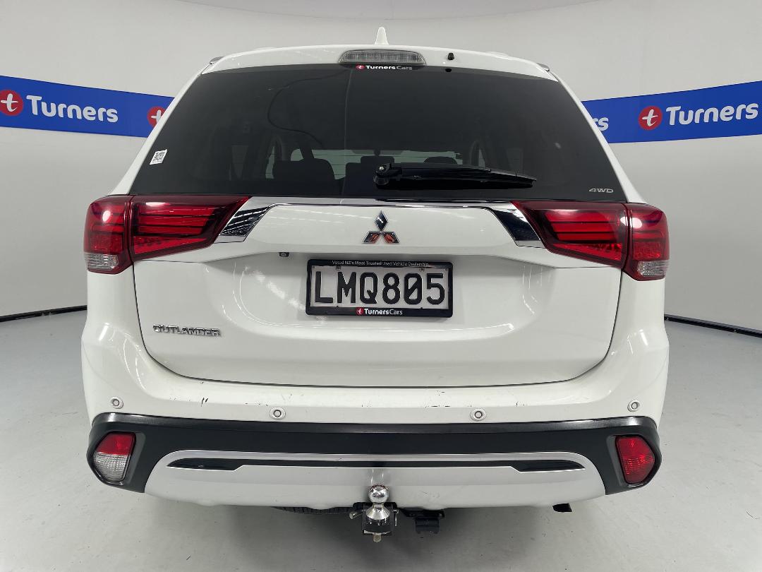 Photo '6' of Mitsubishi Outlander