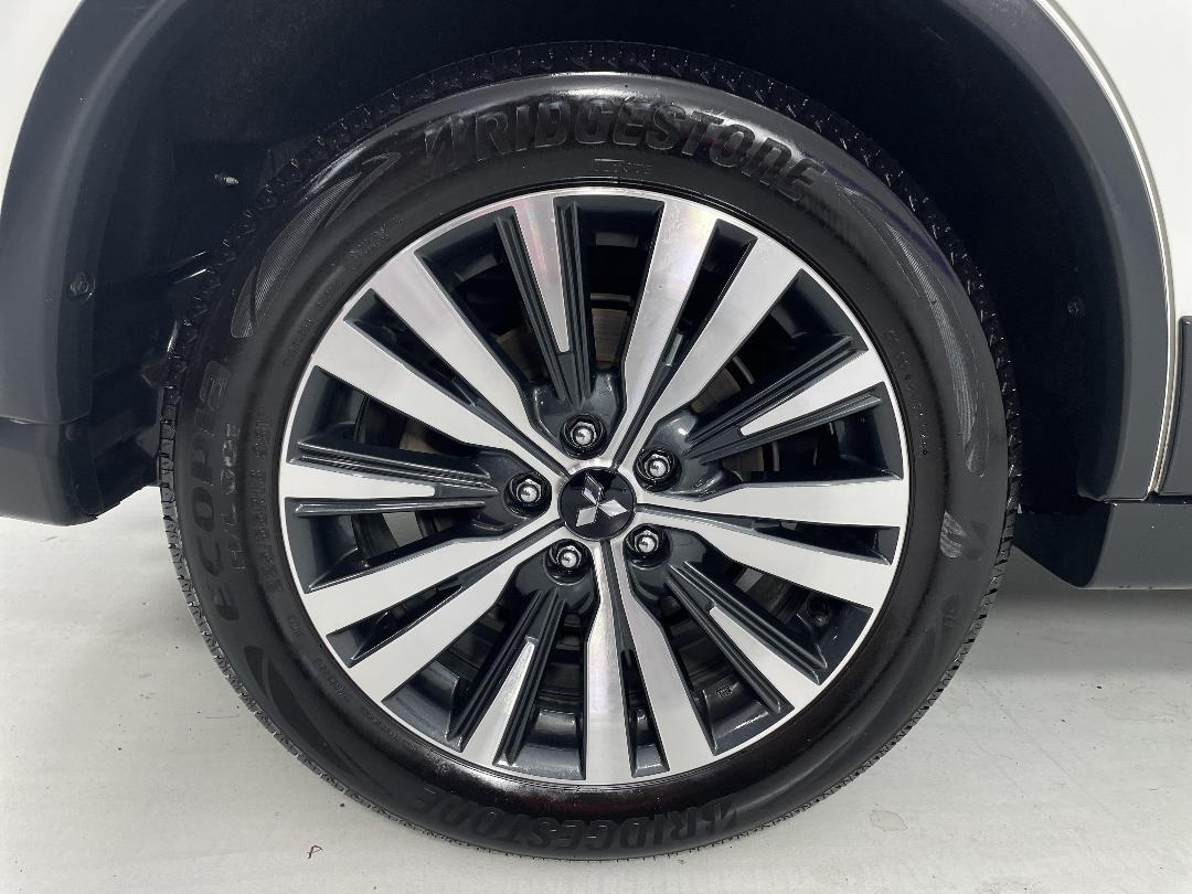 Photo '12' of Mitsubishi Outlander