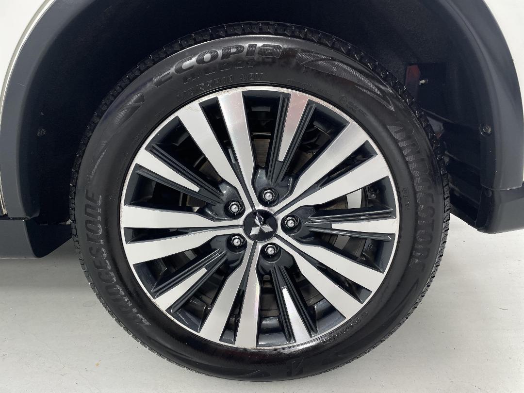 Photo '11' of Mitsubishi Outlander