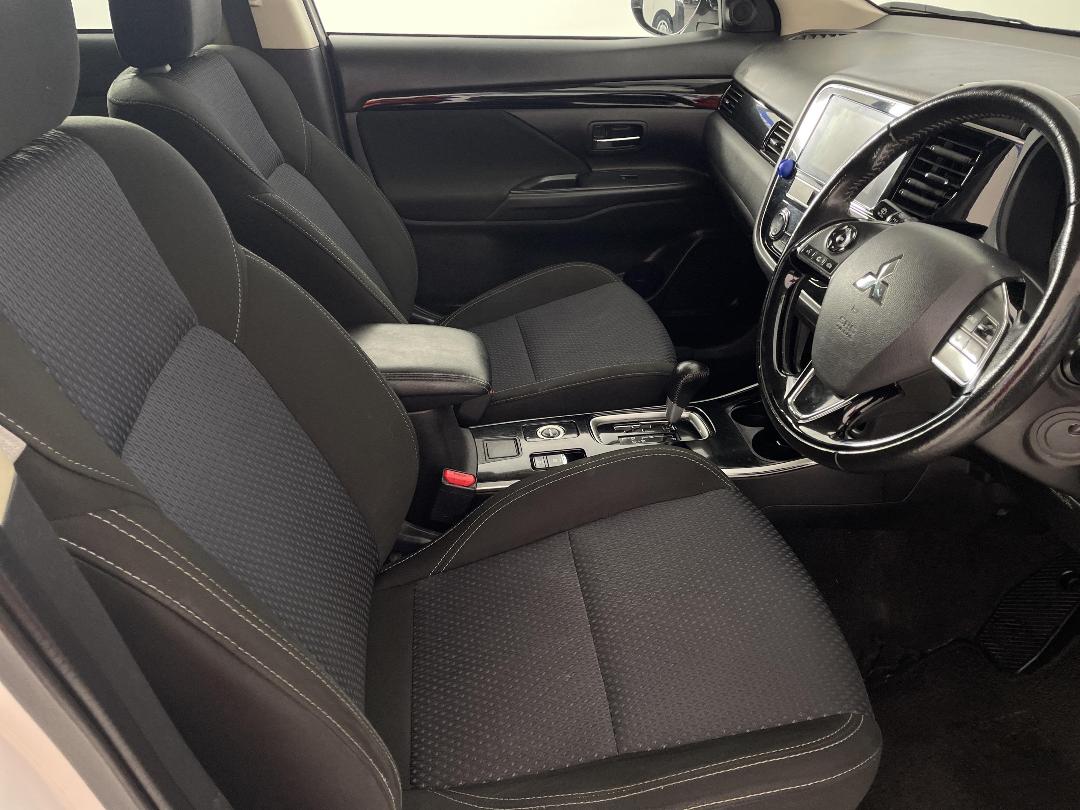 Photo '16' of Mitsubishi Outlander