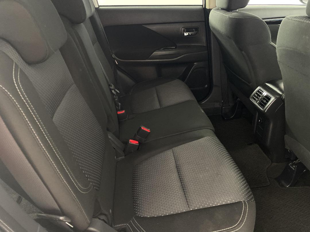 Photo '20' of Mitsubishi Outlander