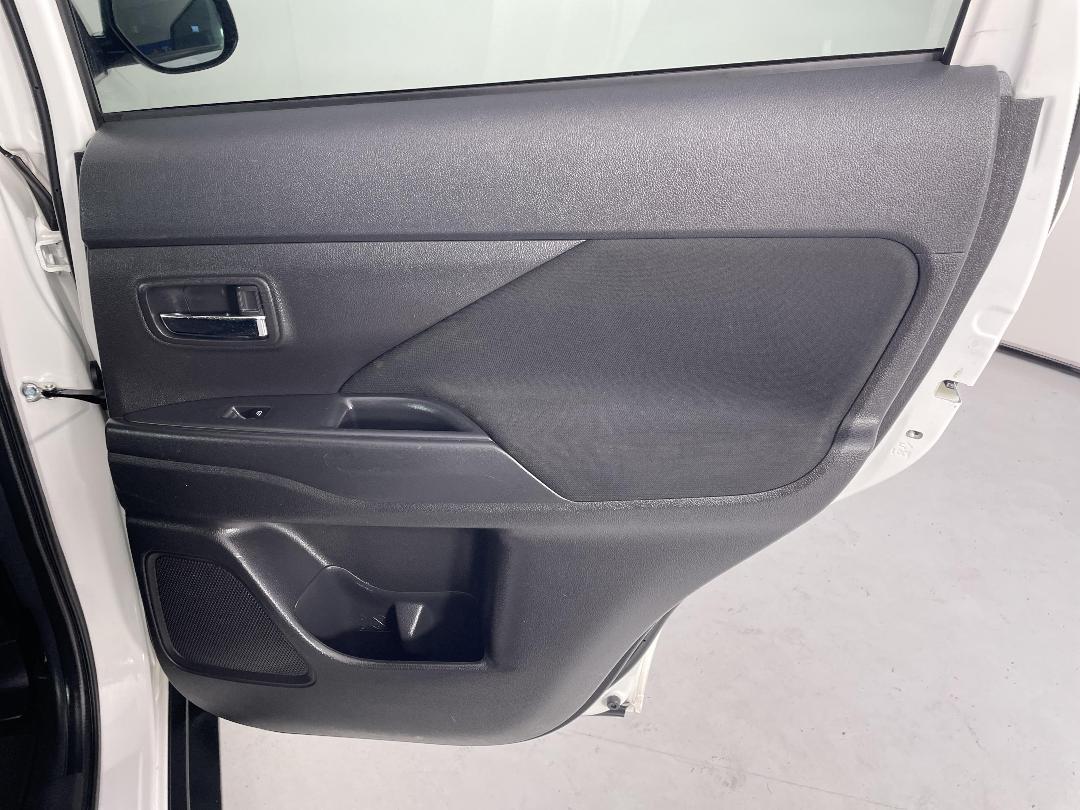 Photo '19' of Mitsubishi Outlander