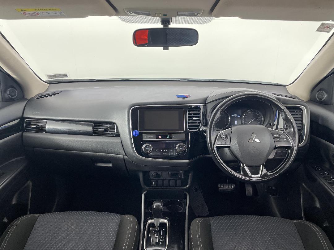 Photo '17' of Mitsubishi Outlander