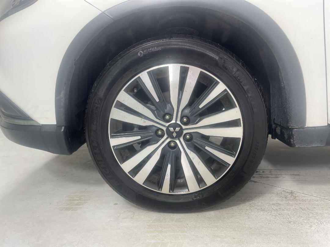 Photo '10' of Mitsubishi Outlander Photo '10' of Mitsubishi Outlander