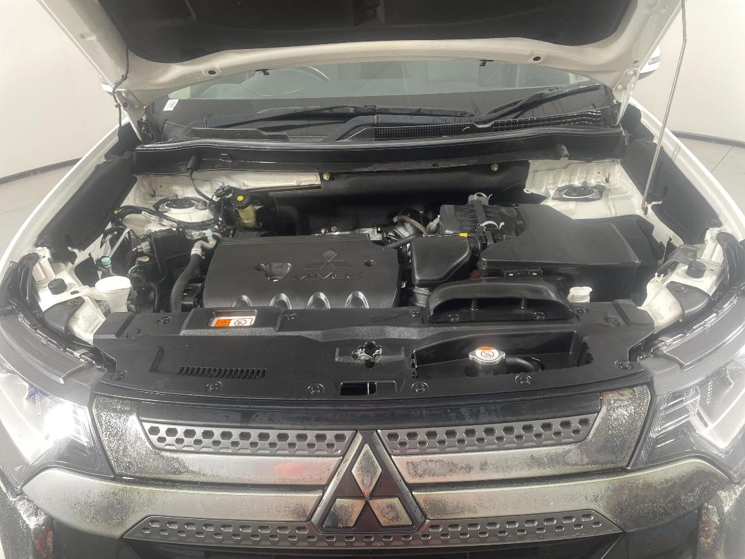 Photo '13' of Mitsubishi Outlander Photo '13' of Mitsubishi Outlander