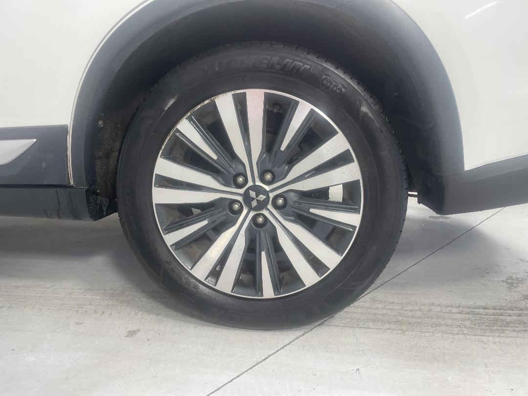 Photo '11' of Mitsubishi Outlander Photo '11' of Mitsubishi Outlander