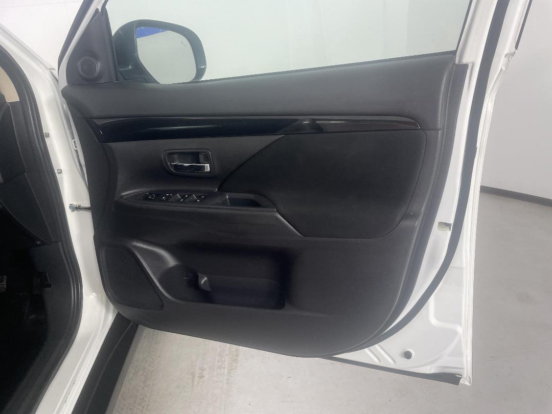 Photo '15' of Mitsubishi Outlander Photo '15' of Mitsubishi Outlander