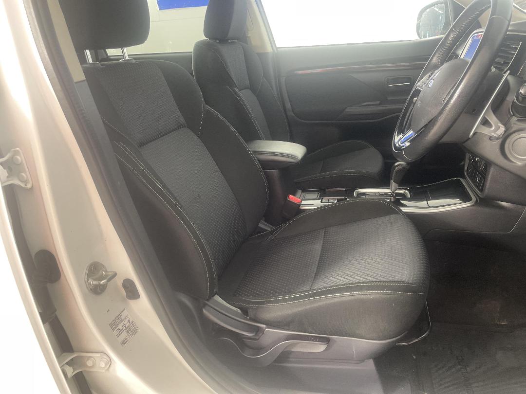 Photo '16' of Mitsubishi Outlander Photo '16' of Mitsubishi Outlander