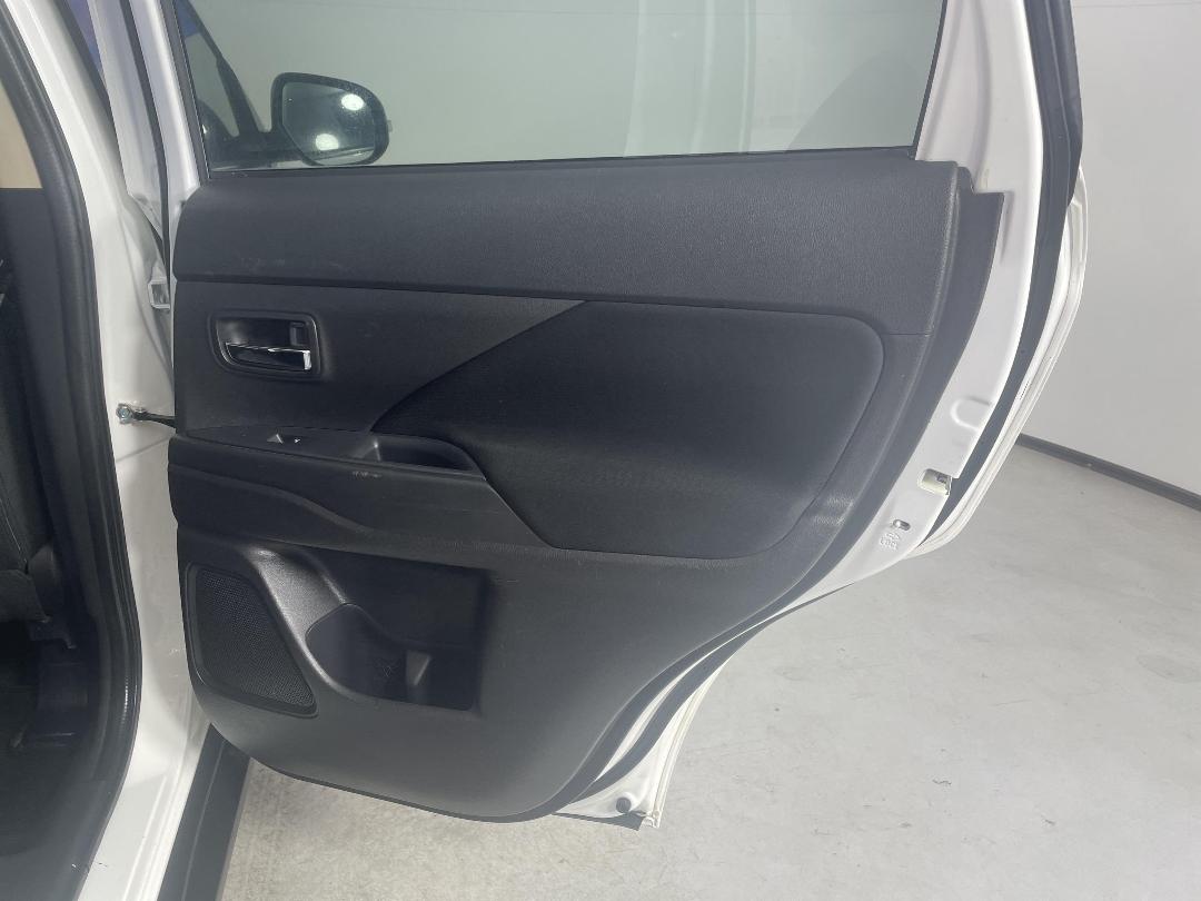 Photo '19' of Mitsubishi Outlander Photo '19' of Mitsubishi Outlander