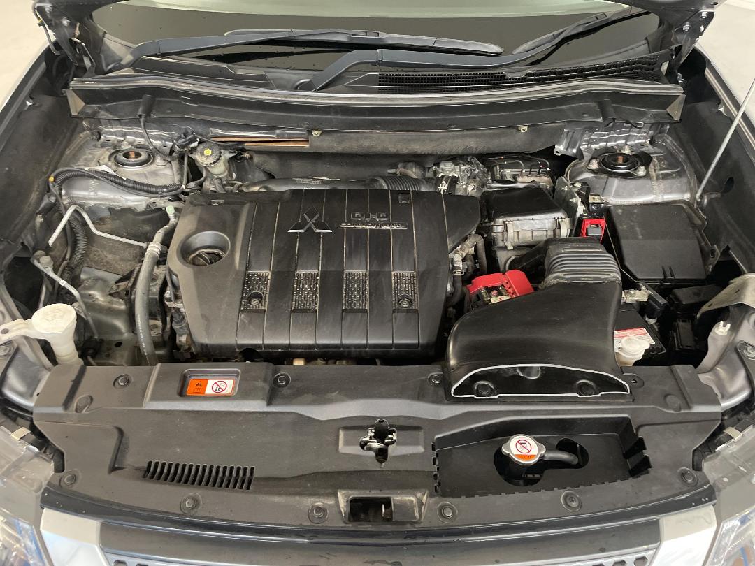 Photo '13' of Mitsubishi Outlander Photo '13' of Mitsubishi Outlander