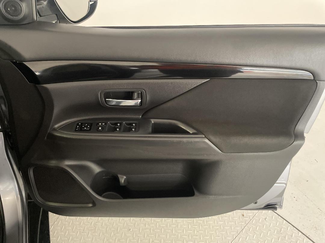 Photo '15' of Mitsubishi Outlander Photo '15' of Mitsubishi Outlander