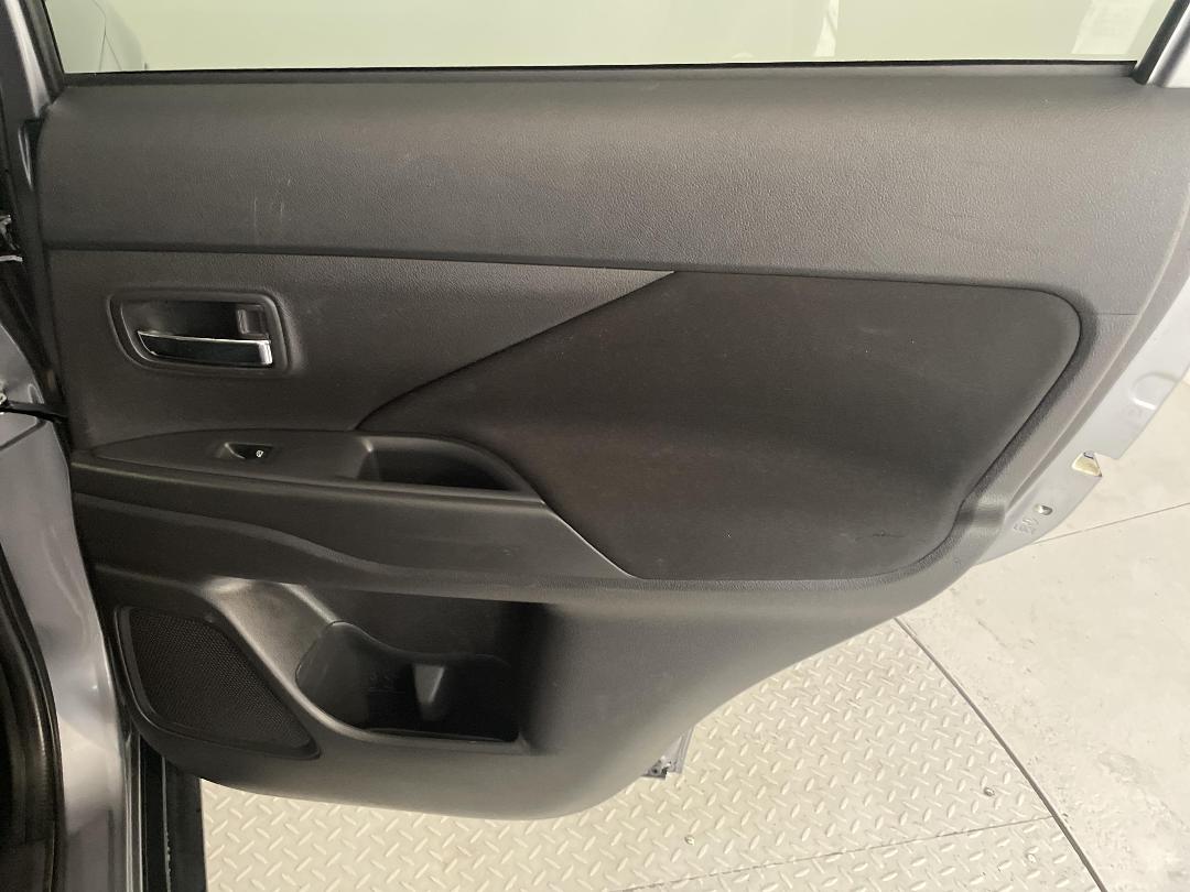 Photo '19' of Mitsubishi Outlander Photo '19' of Mitsubishi Outlander