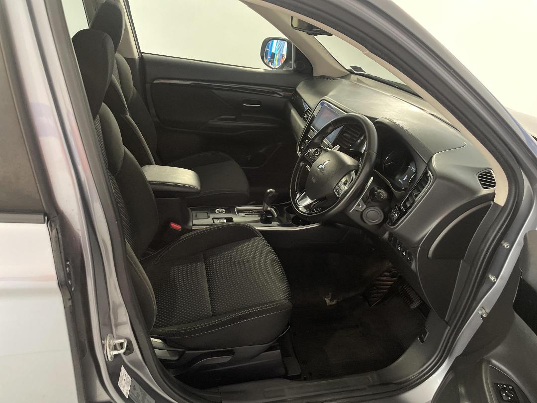 Photo '16' of Mitsubishi Outlander Photo '16' of Mitsubishi Outlander