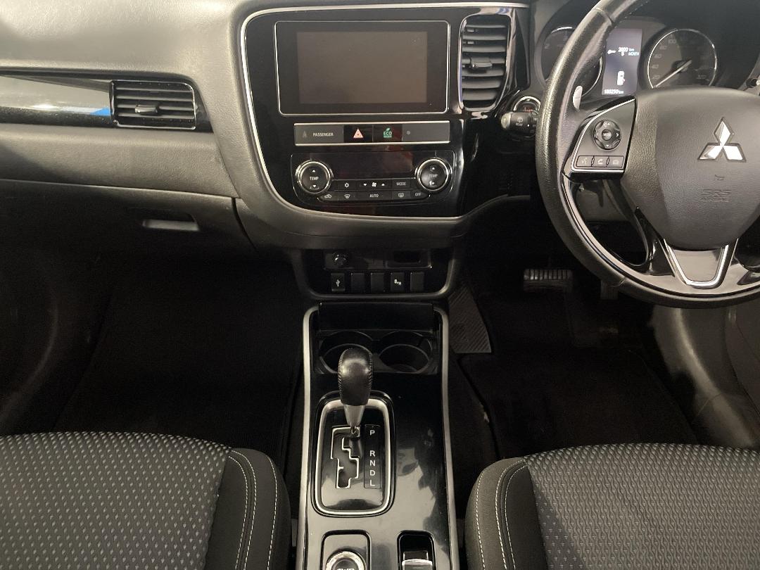 Photo '18' of Mitsubishi Outlander Photo '18' of Mitsubishi Outlander