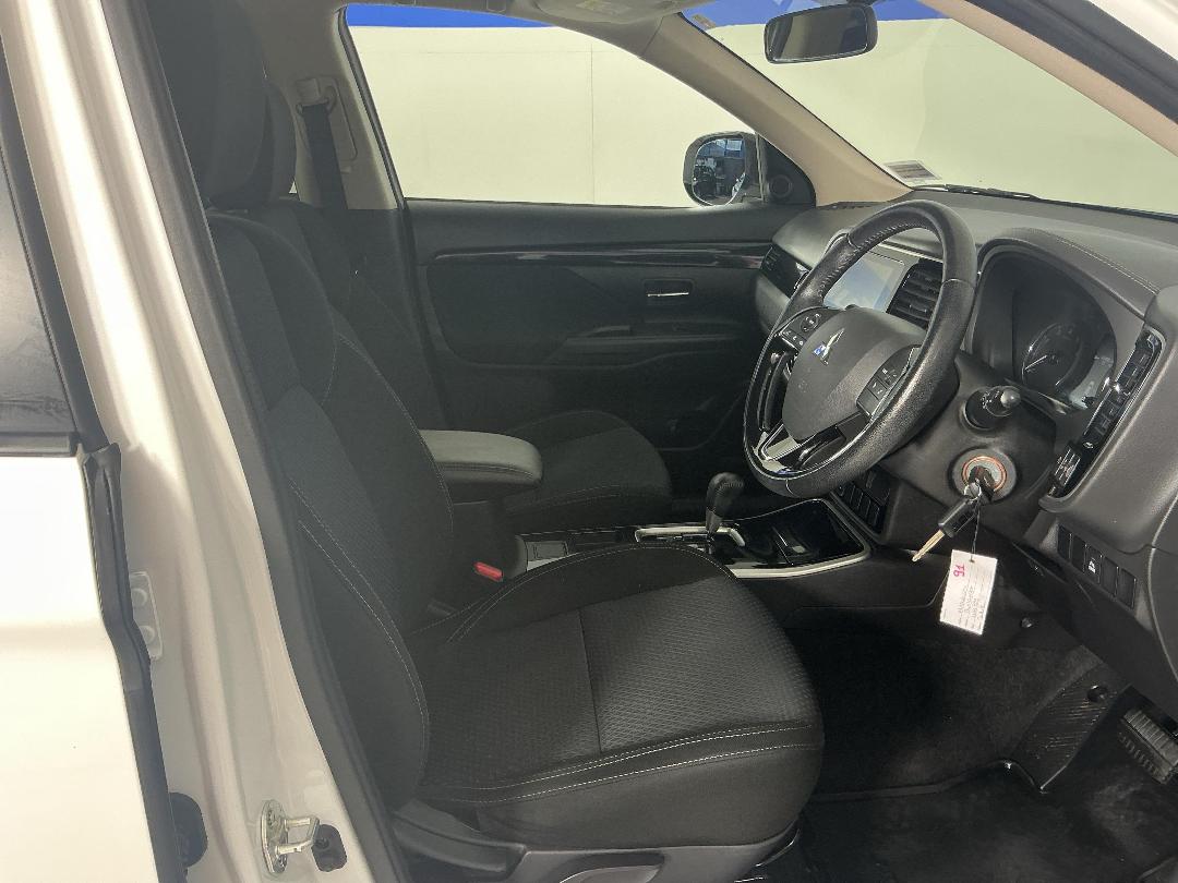 Photo '16' of Mitsubishi Outlander Photo '16' of Mitsubishi Outlander