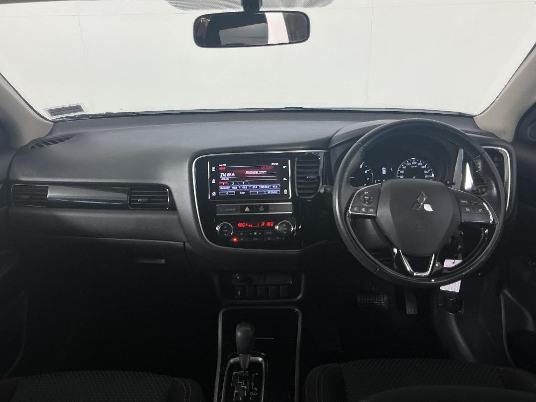 Photo '17' of Mitsubishi Outlander Photo '17' of Mitsubishi Outlander