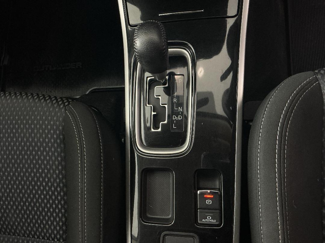 Photo '27' of Mitsubishi Outlander Photo '27' of Mitsubishi Outlander