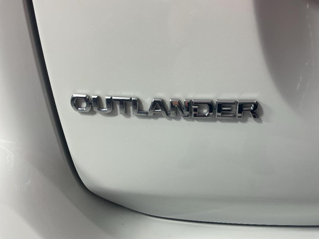 Photo '30' of Mitsubishi Outlander Photo '30' of Mitsubishi Outlander