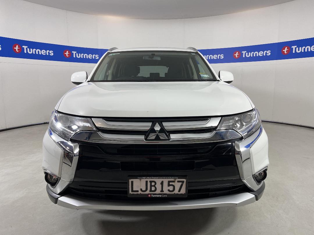 Photo '2' of Mitsubishi Outlander