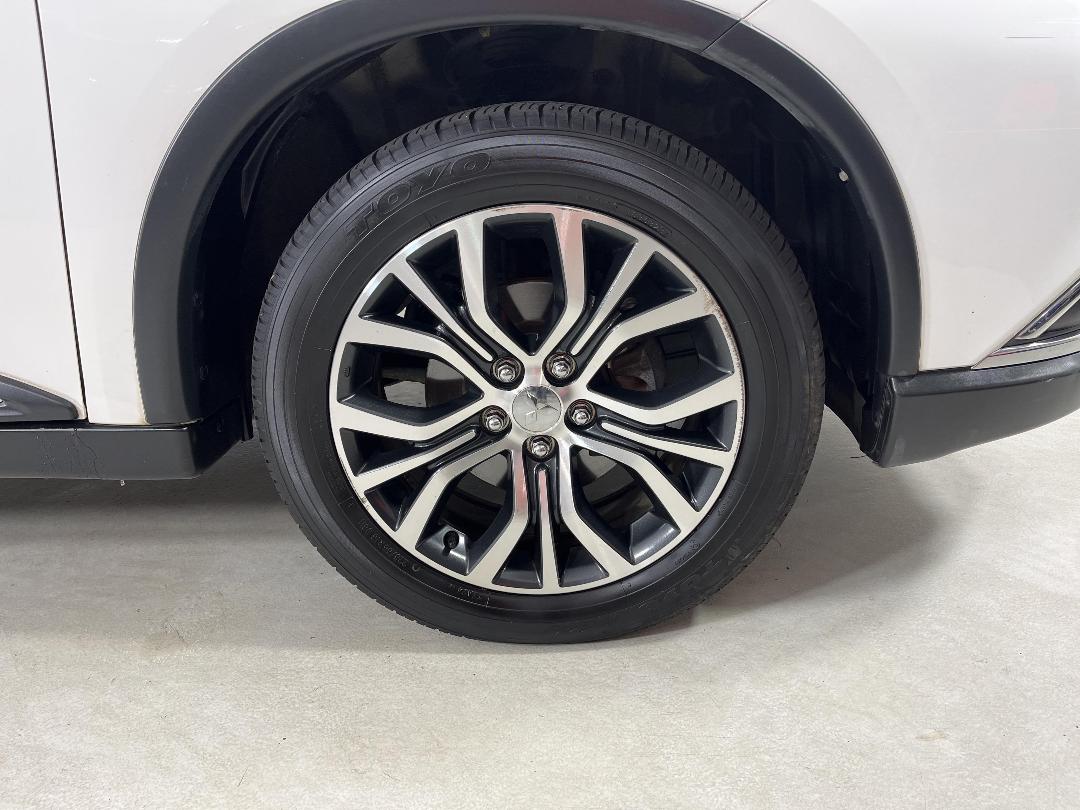 Photo '9' of Mitsubishi Outlander