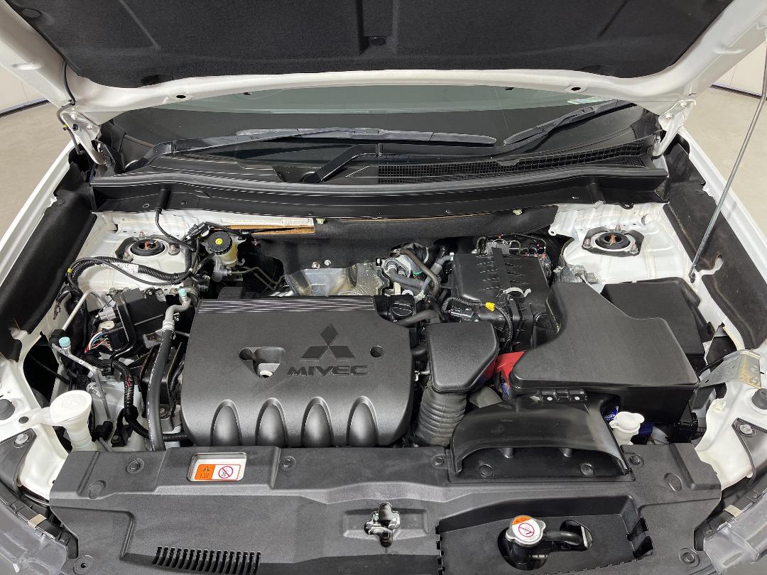 Photo '13' of Mitsubishi Outlander