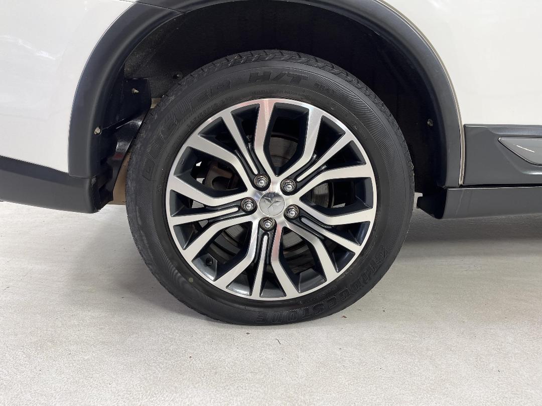 Photo '12' of Mitsubishi Outlander