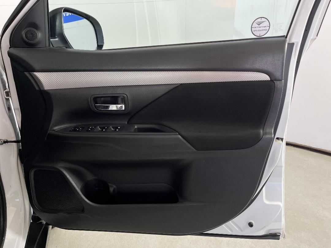 Photo '15' of Mitsubishi Outlander