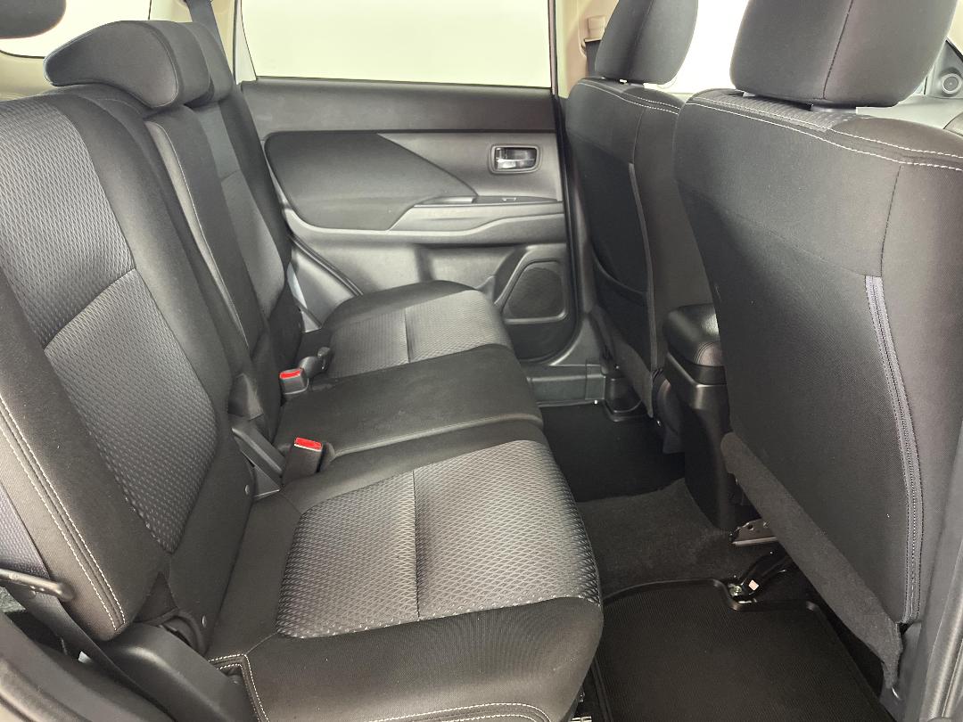 Photo '20' of Mitsubishi Outlander