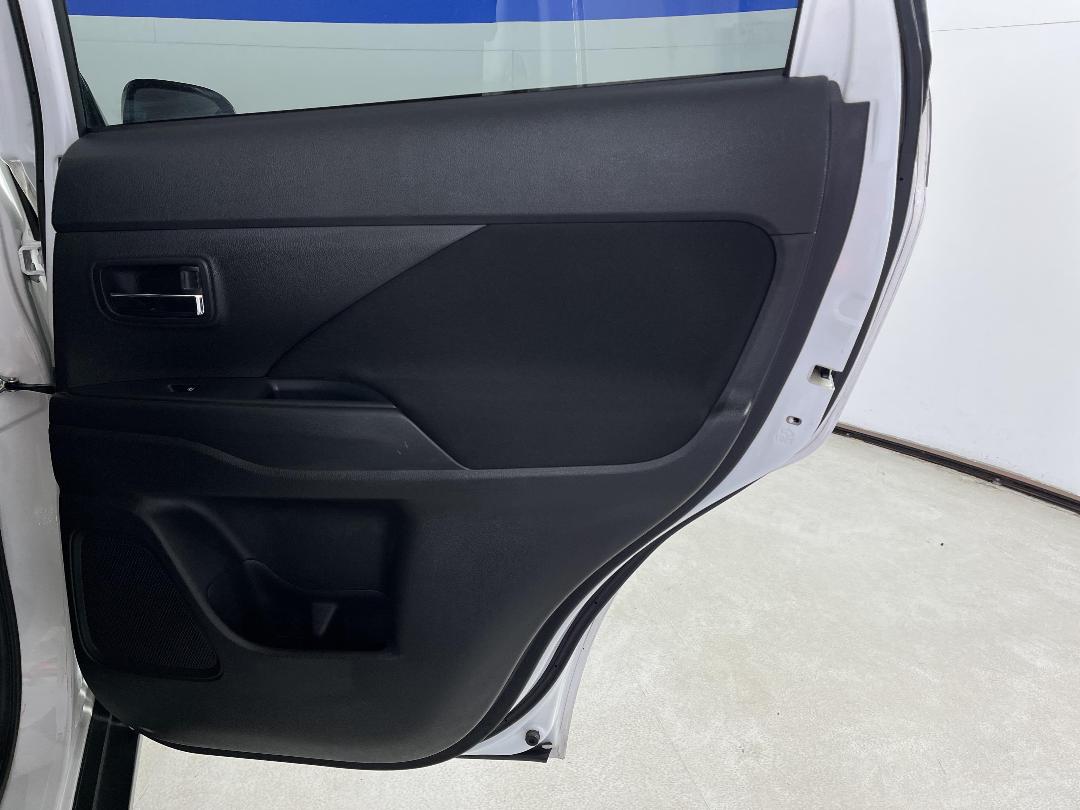 Photo '19' of Mitsubishi Outlander