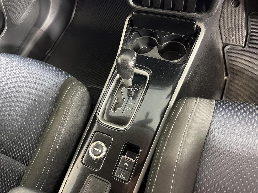 Photo '18' of Mitsubishi Outlander