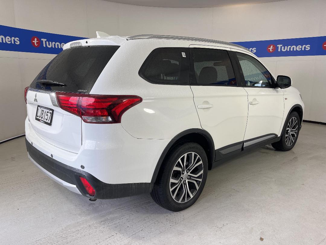 Photo '7' of Mitsubishi Outlander